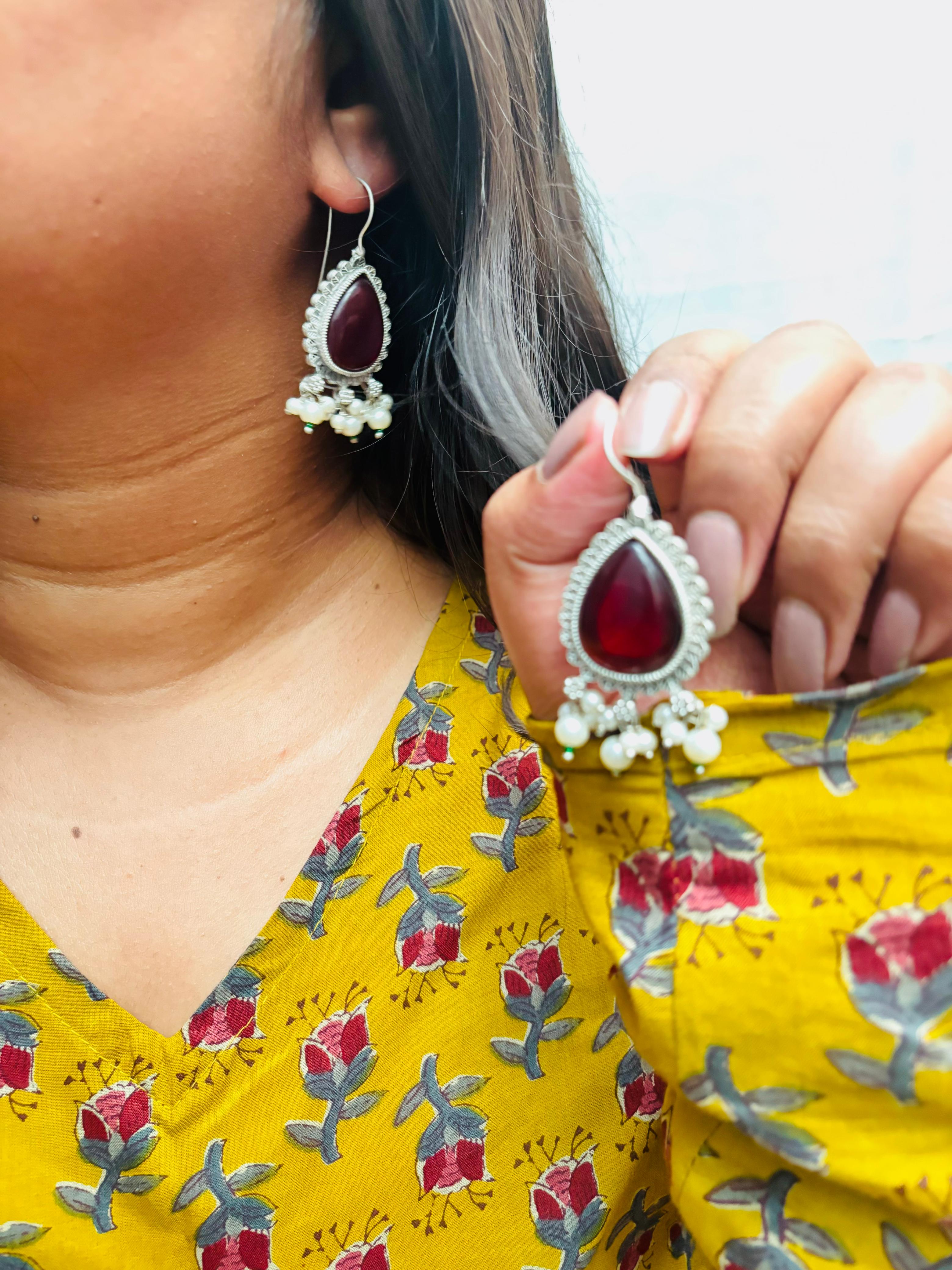 Monalisa stone drop earrings