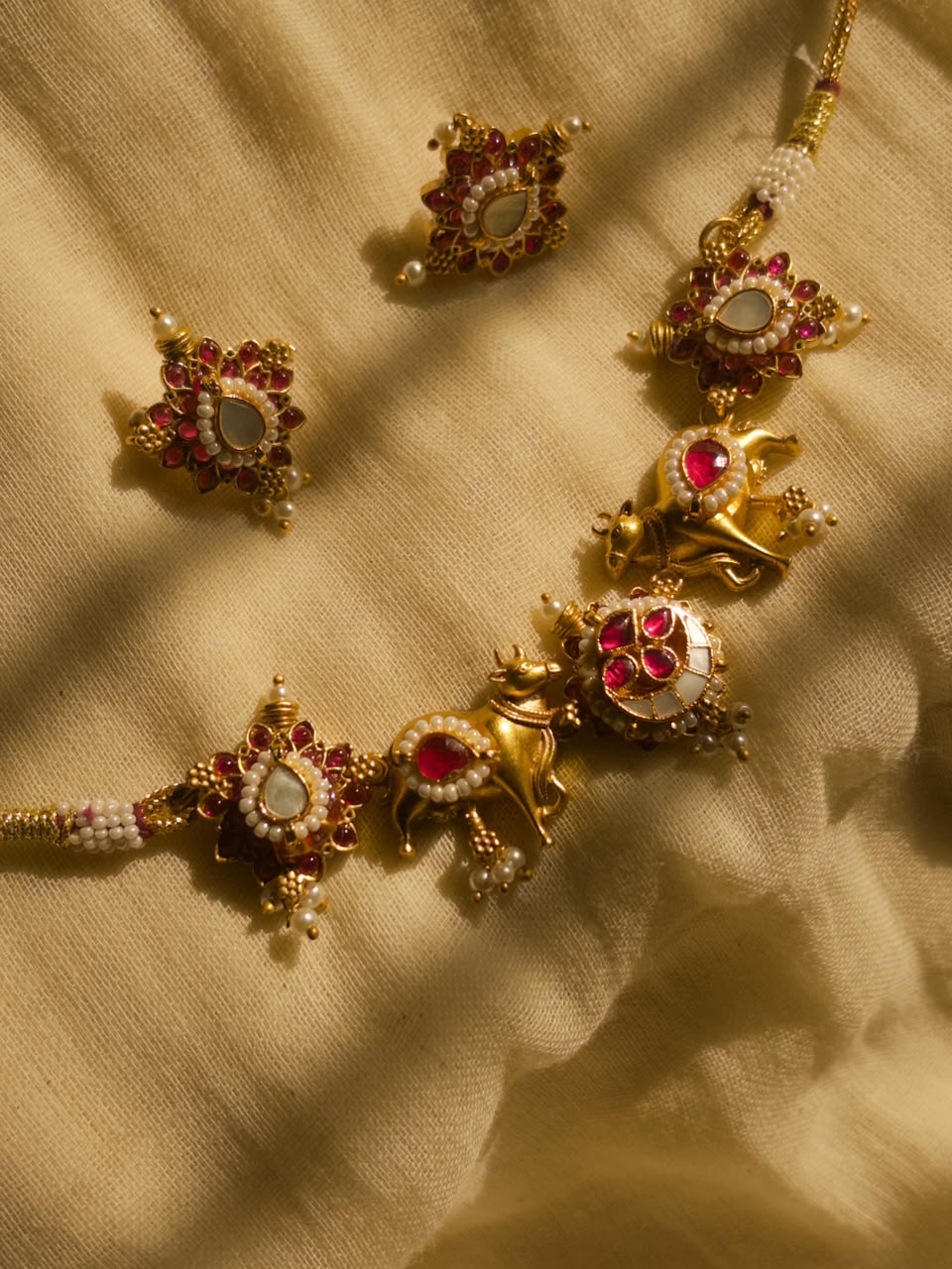 Gauri gold necklace