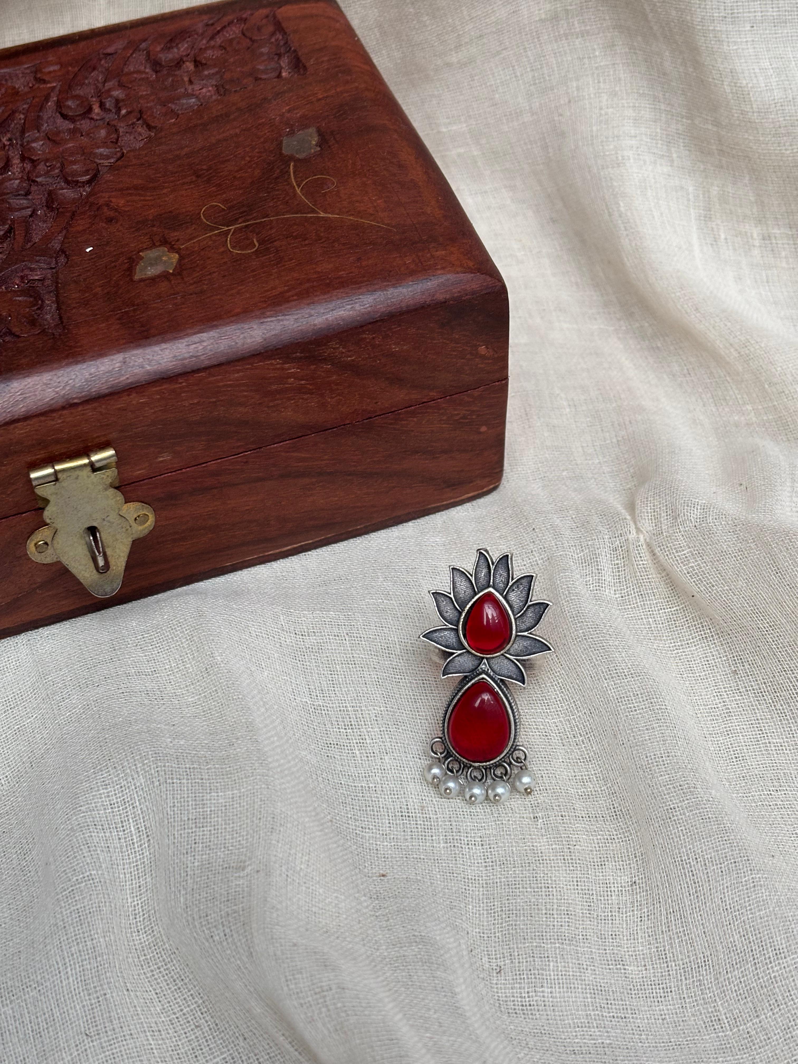 Lotus red pearl ring