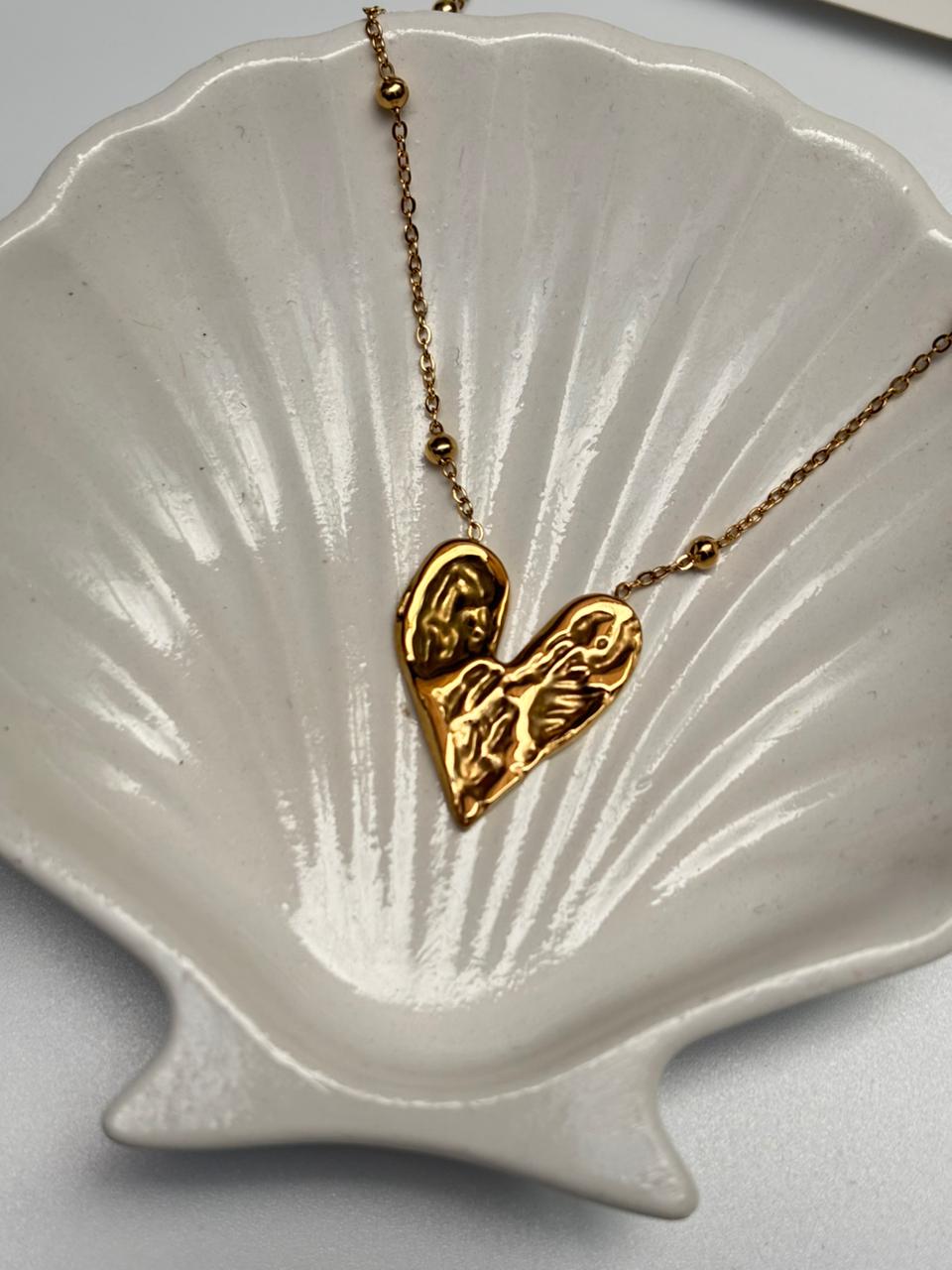 Heart shaped neckpiece