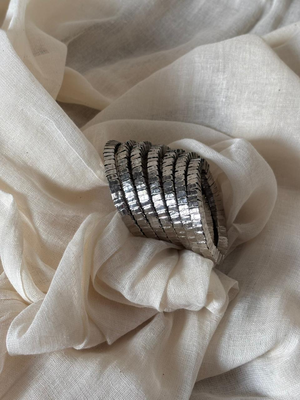 Tarang spiral square cuff
