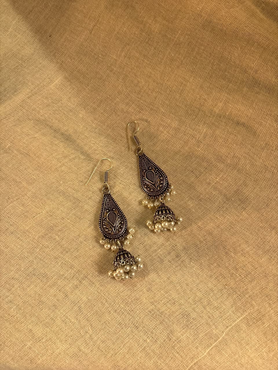 pearl drop earrings 