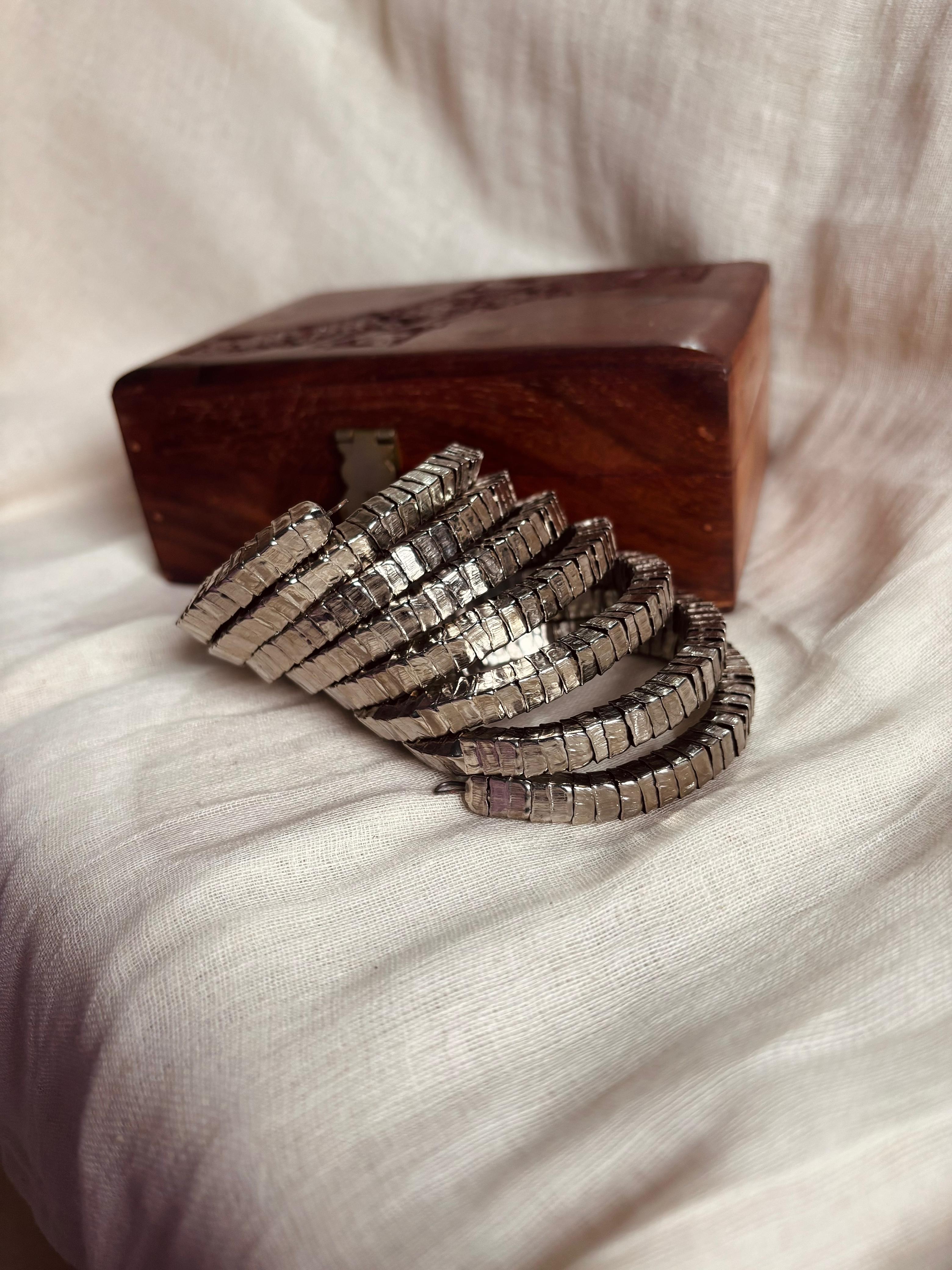 Tarang spiral square cuff