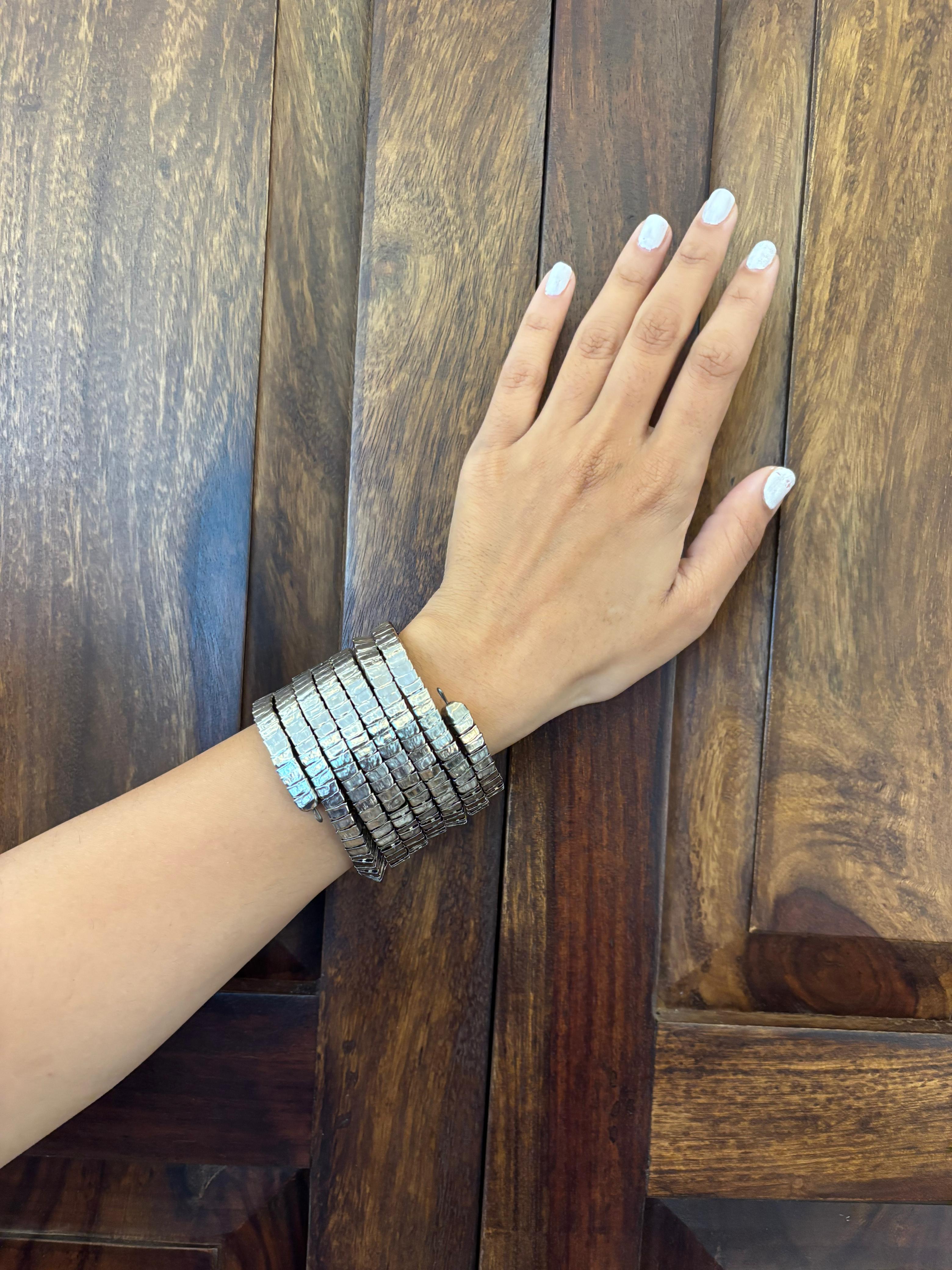 Tarang spiral square cuff