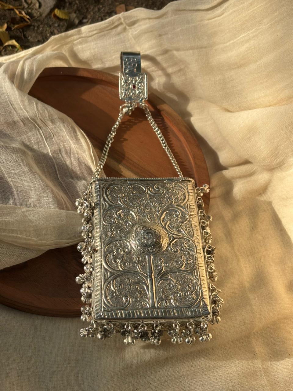Filligree phone clutch