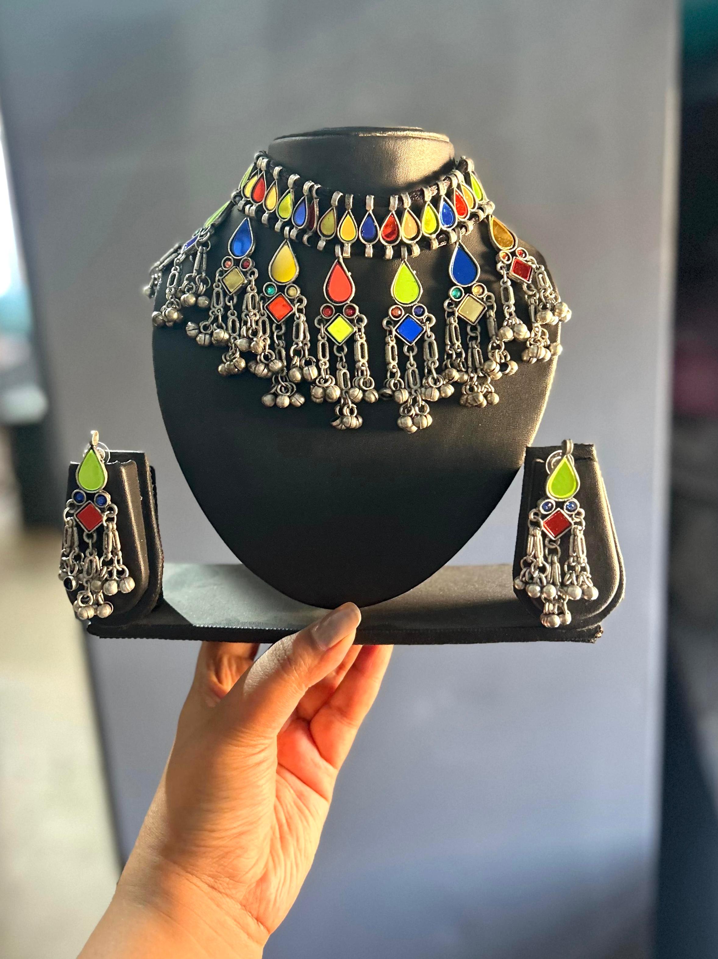 Multicolored glass choker