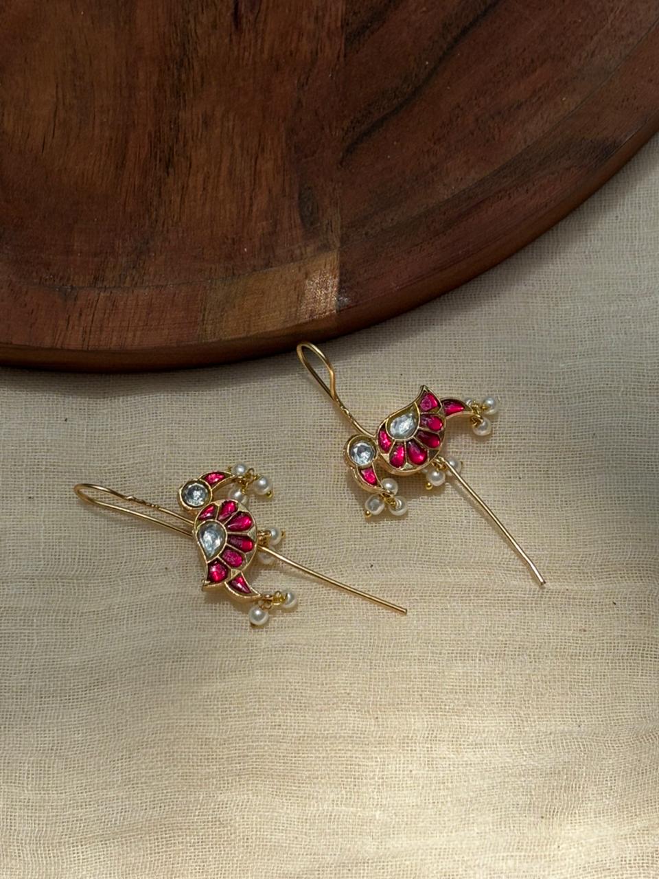 Chidiya pearl earcuff