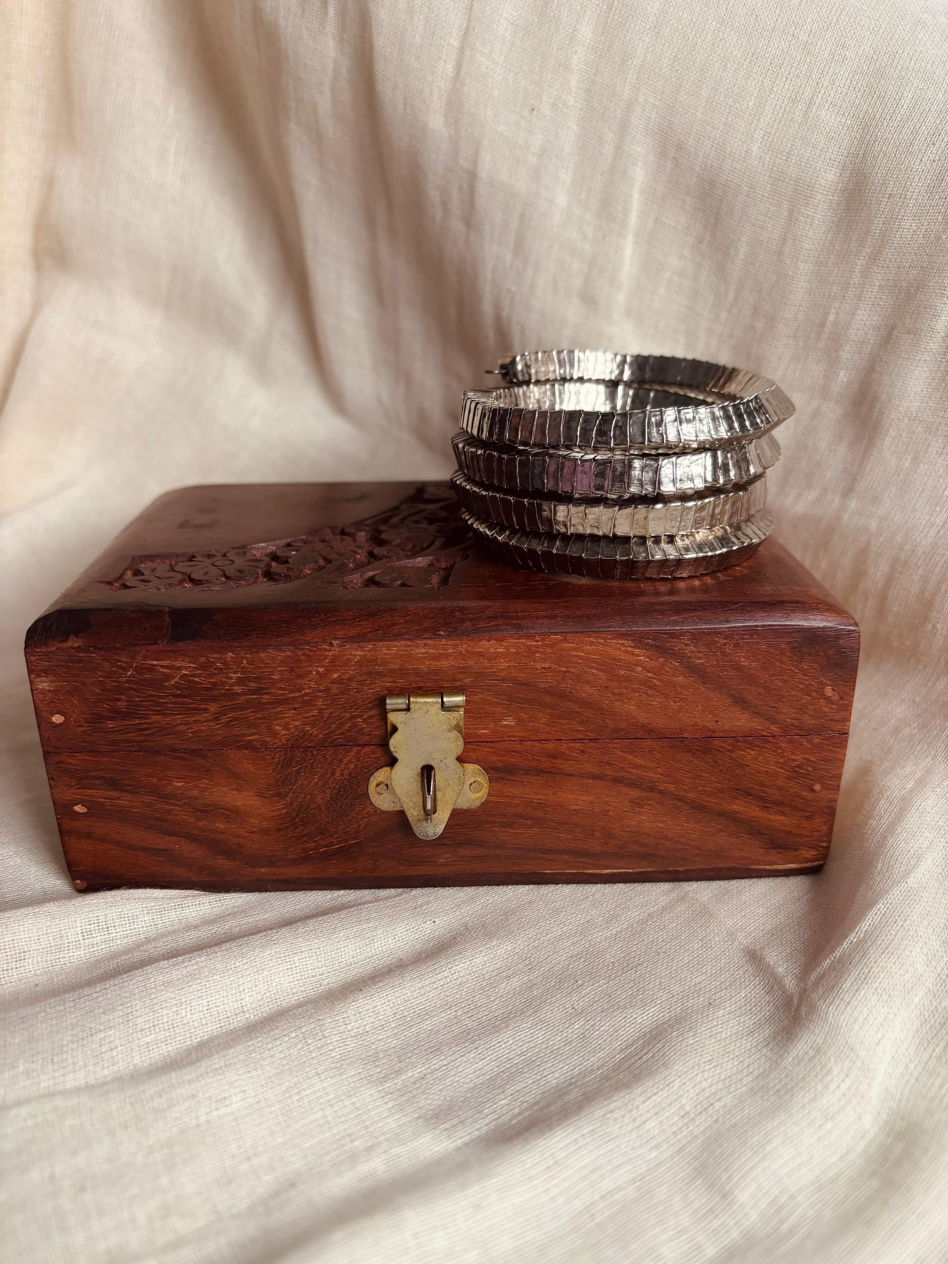 Tarang spiral square cuff