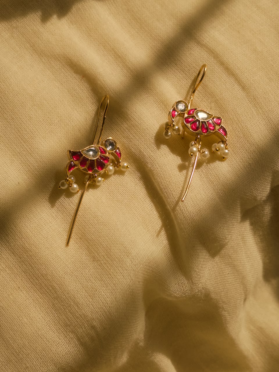 Chidiya pearl earcuff